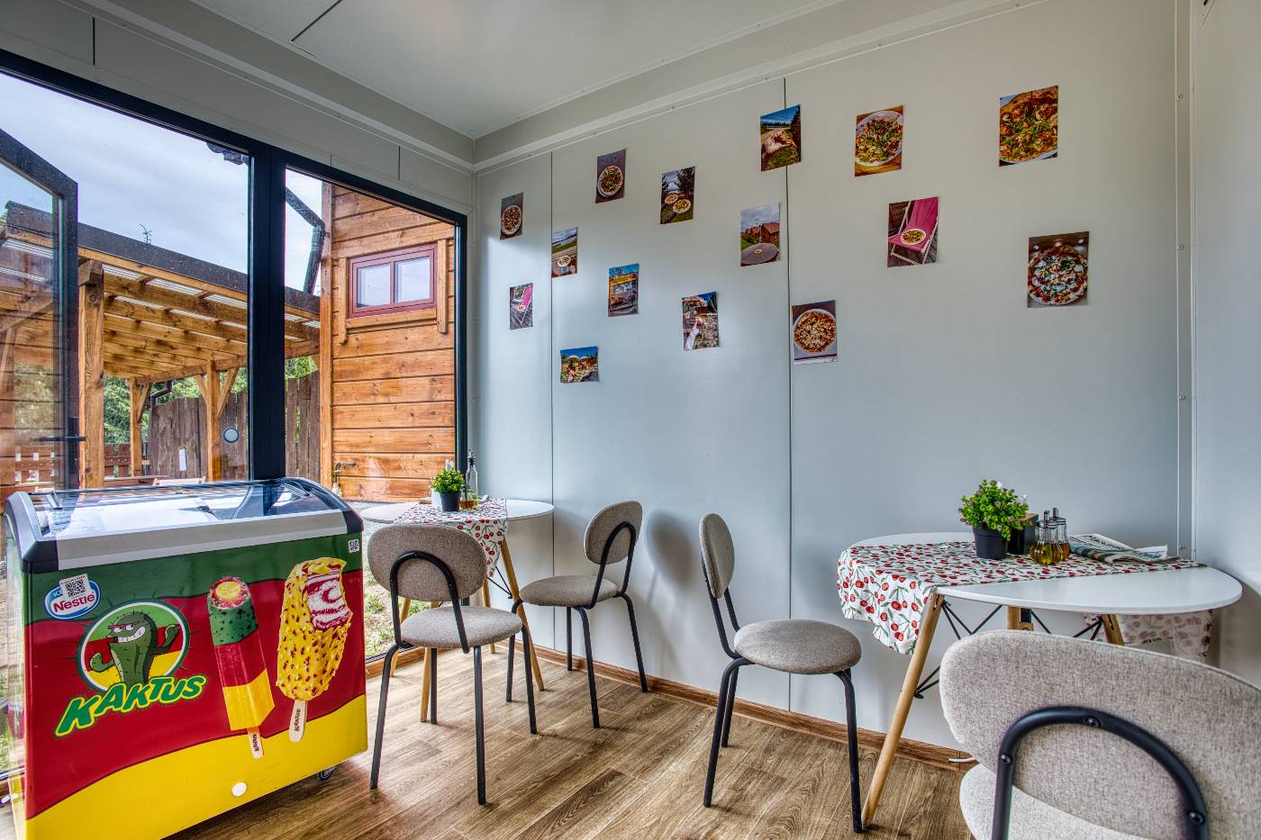 Pizzeria na terenie obiektu w Paprotkach